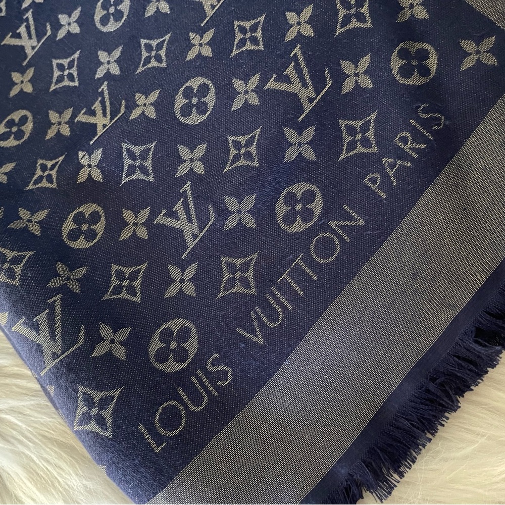 Louis Vuitton Chale Monogram Shimmer Silk/Wool Blend Shawl Wrap.